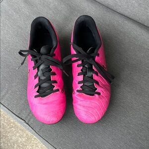 Nike Girls Hot Pink and Black Athletic Soccer Shoes